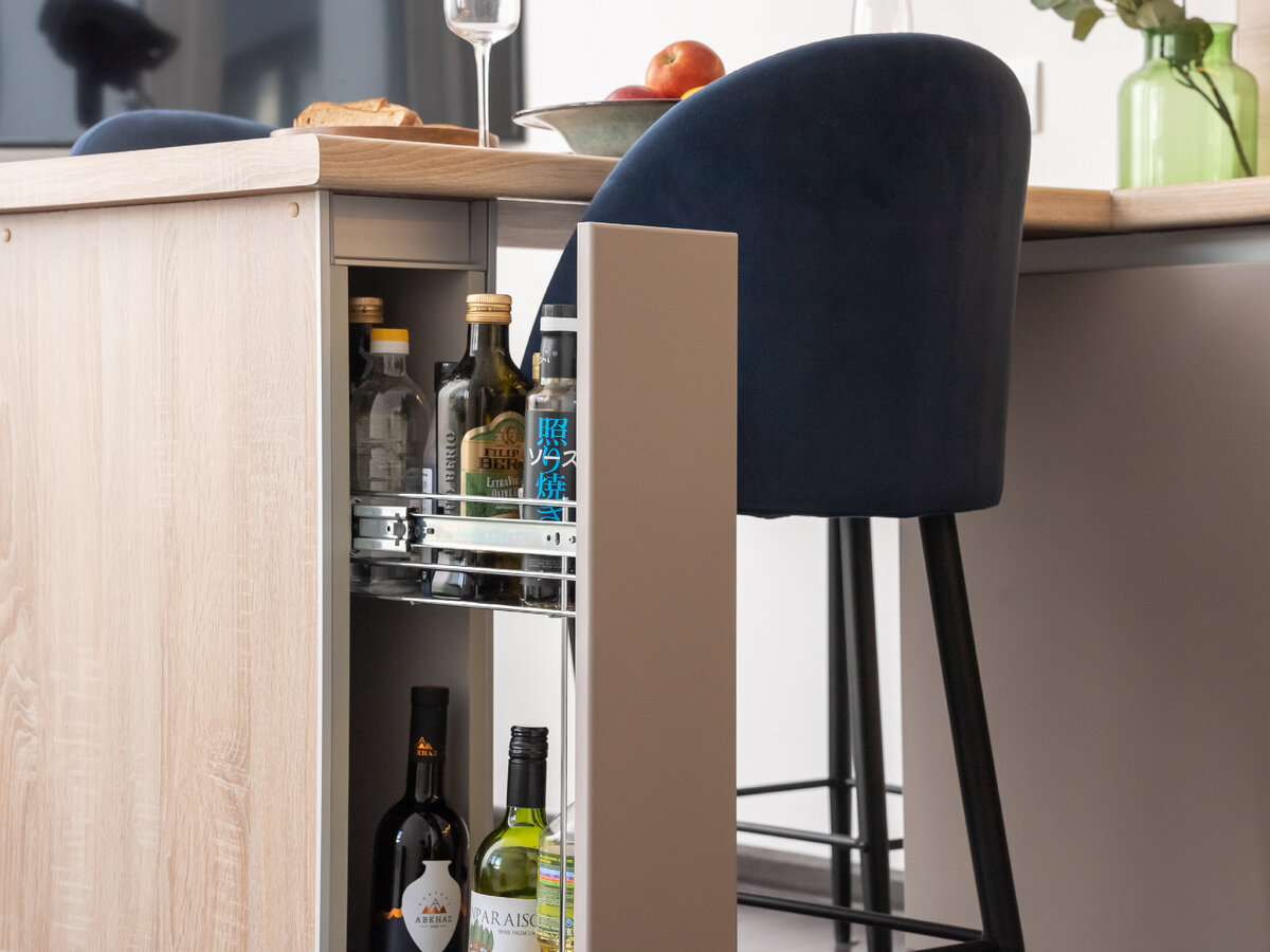 На поверхности незаметна пыль и мелкие загрязнения