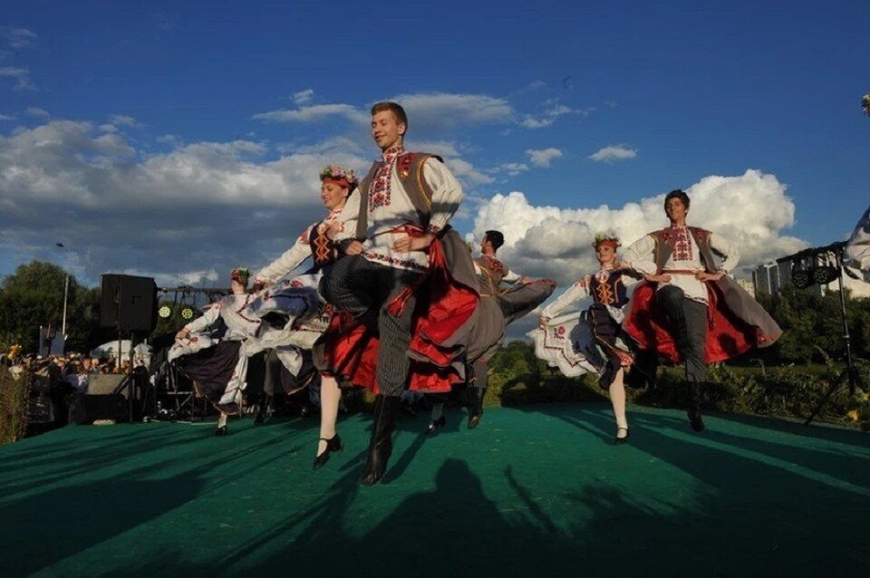     Перед зрителями выступят не только донские творческие коллективы. но и приглашенные звезды из Москвы. Виктор ГУСЕЙНОВ