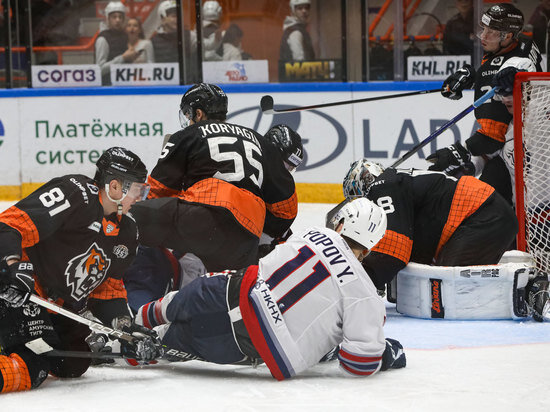     Хабаровский «Амур», забив шесть шайб, выиграл второй матч у «Нефтехимика» со счетом 5:1. Фото: ХК «Амур»