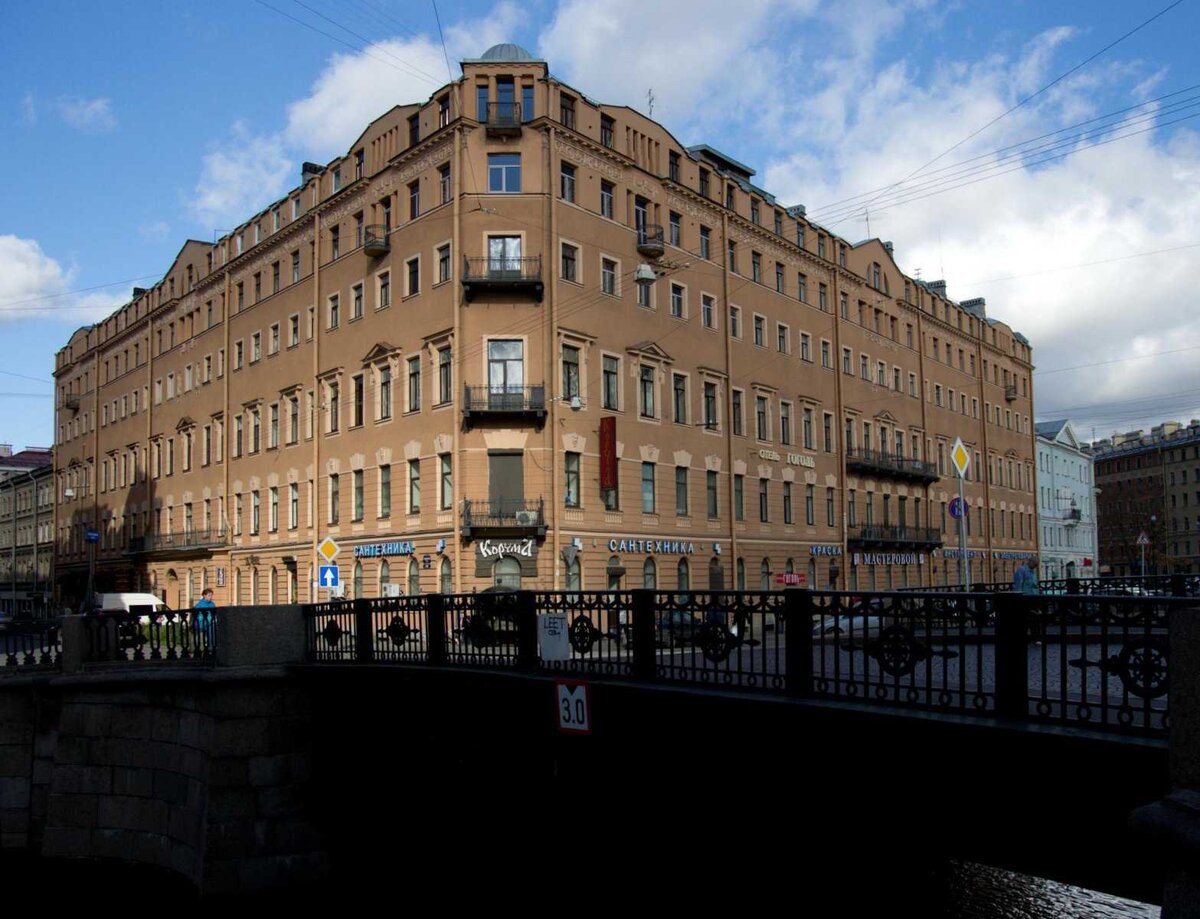 Тот самый дом из повести "Штосс". Санкт-Петербург, Набережная канала Грибоедова, 69. Яндекс Картинки 