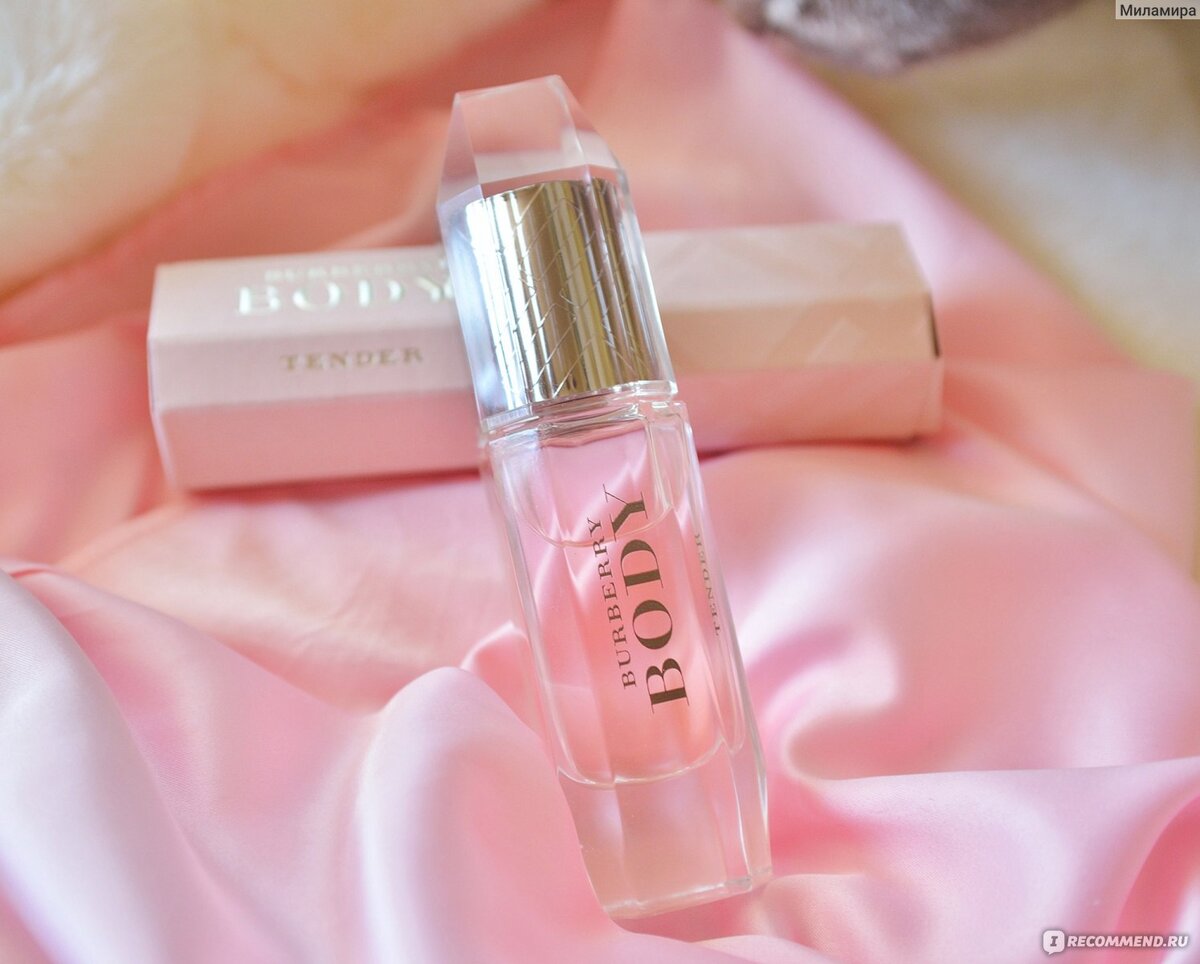 Burberry Body Tender – шипрово-фруктовый парфюм от британского нишевого бренда. Мне аромат понравился своей свежестью, искристостью. Как и другие ароматы из коллекции, Body Tender очень мягкий, комфортный, шлейфит близко к коже. Очень красиво в нем звучит сандал, роза с жасмином в окружении яблок, цитрусов, персиков, терпких чайных листьев. Ну, и конечно, украшением парфюма я считаю амброво-мускусный шлейф со сливочными нотками сандала.