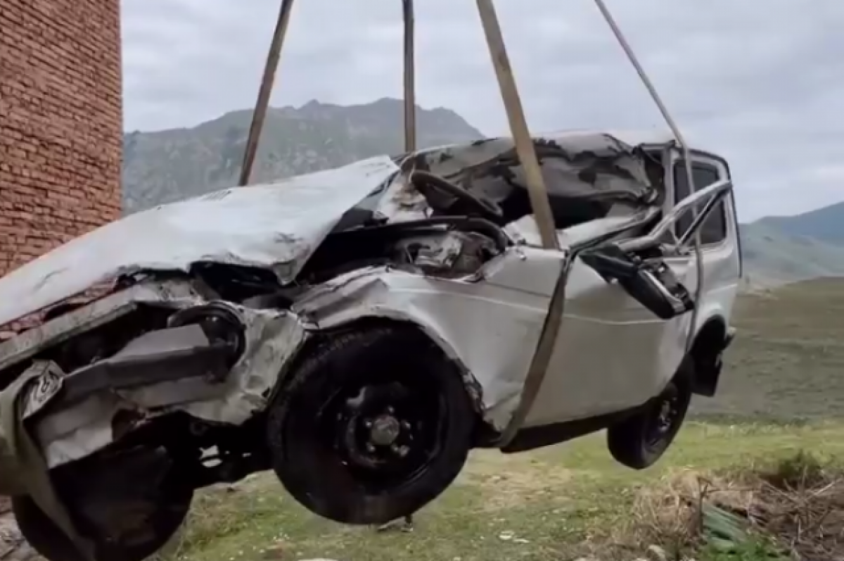    Каскадер остался жив после падения в машине с высоты четырехэтажного здания