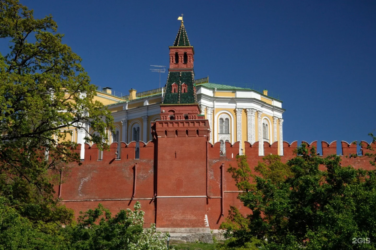 Московская стр. Оружейная башня Московского Кремля. Оружейная (Конюшенная) башня. Оружейная Конюшенная башня Московского Кремля. Комендантская башня Московского Кремля.