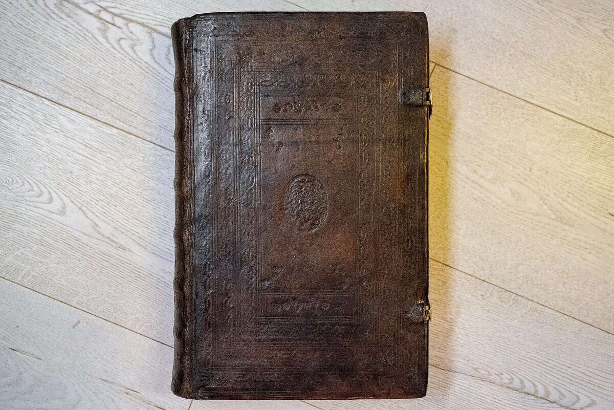 Состояние книги после реставрации (листайте галерею).