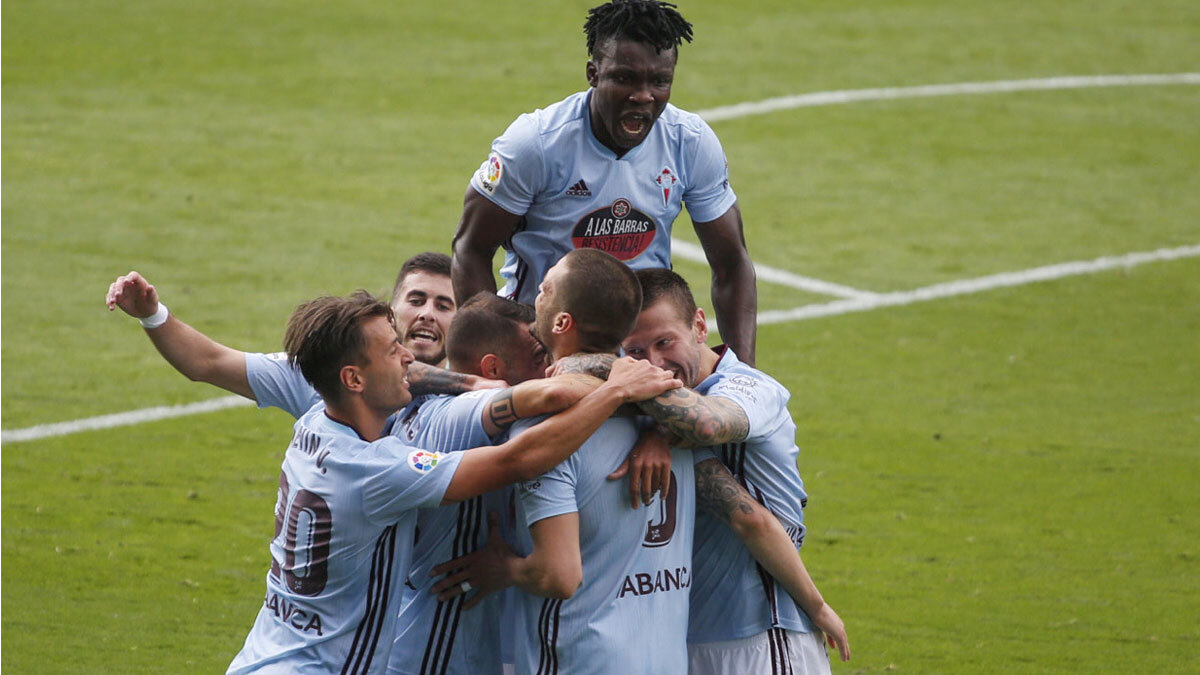 Празднуется гол Смолова (фото https://www.rccelta.es/)