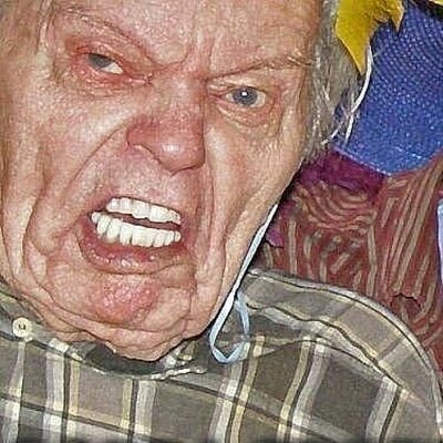 фото: twitter.com/angrygrandpa666