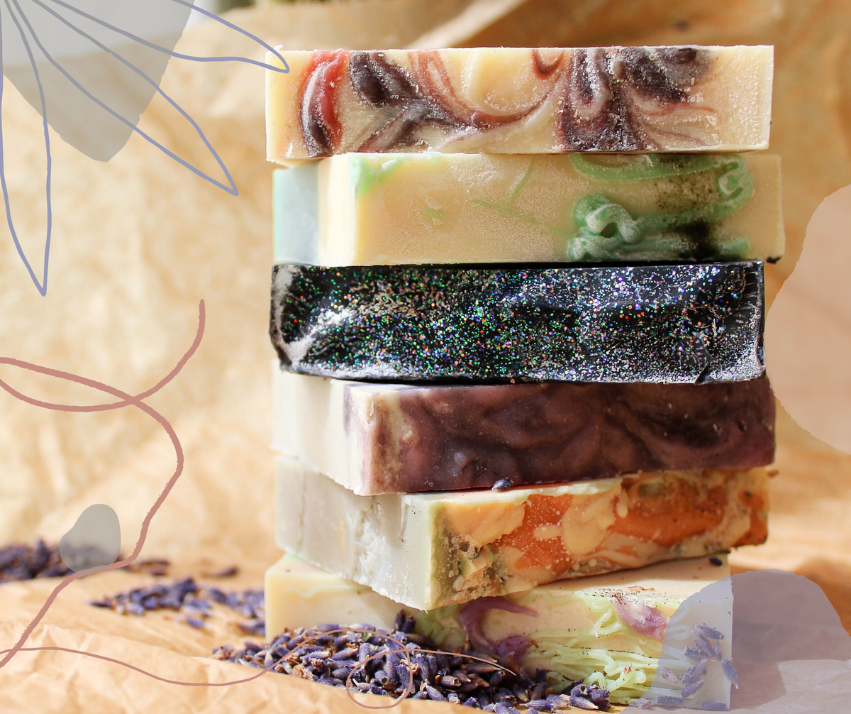 Мыло - один из основных предметов личного пользования в нашей жизни. Не задумываясь, мы размыливаем его несколько раз в день. КАЖДЫЙ ДЕНЬ. Одного кусочка в среднем хватает на неделю-две , а затем оно исчезает без следа... Так важно ли, как выглядит  мыло в нашей ванной?