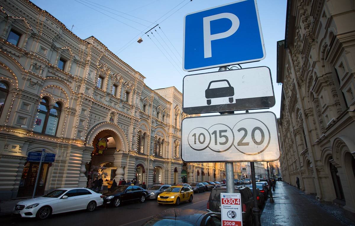 Далеко не все москвичи в восторге от платной парковки, которая скоро уже дойдет до МКАДа