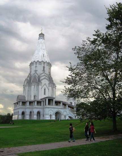 Прогулка в Коломенском. Фото из альбома автора.
