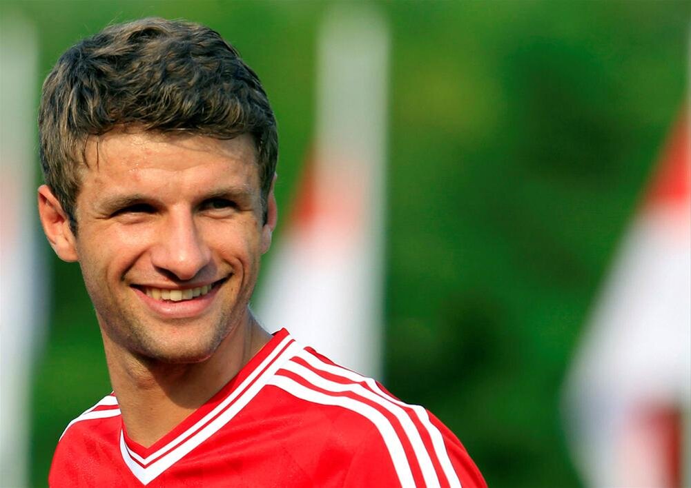 5 место занимает  : Томас Мюллер великий футболист в Германии и лучший футболист " Баварии " . Забивший  12 раз и отдавший 21 голевую передачу . Хороший результат для полузащитника , но так как чемпионаты еще не закончились то он может выйти повыше .