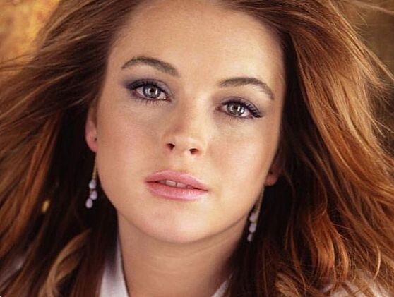 
До 2007 года у Линдси Лохан было всё - деньги, слава, горячая карьера и светлое будущее. Она снялась во множестве кино-хитов, такие как "Чумовая пятница" (2003), "Дрянные девчонки" (2004) и "Сумасшедшие гонки" (2005), она считалась не просто девушкой-кумиром, а именем нарицательным. Когда-то была одной из самых высокооплачиваемых актрис в Голливуде, а к 2007 году Лохан накопила $30.000.000, благодаря известности, а также актёрской и музыкальной карьере.