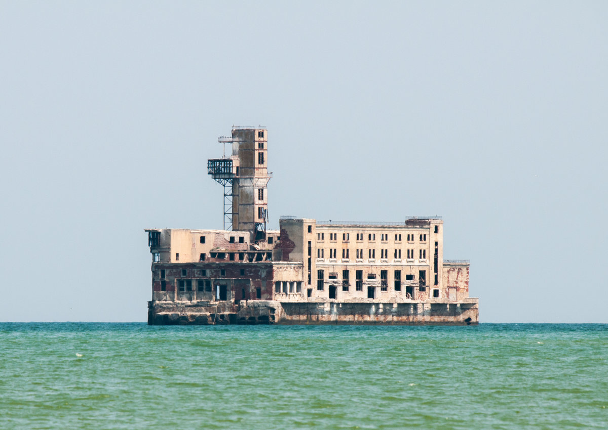 Каспийск цех 8 в море. Цех Дагдизель в море Каспийск. Восьмой цех завода «Дагдизель», Каспийск. Завод Дагдизель в Каспийске. Дагдизель Каспийск 8 цех.