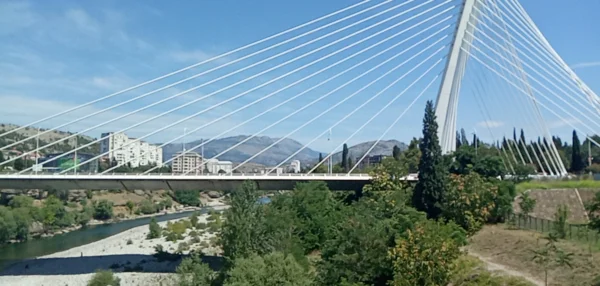 Мост Миллениум, вид с Московского моста 