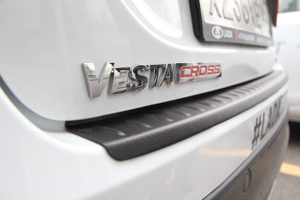 Накладка на задний бампер для LADA Vesta Cross