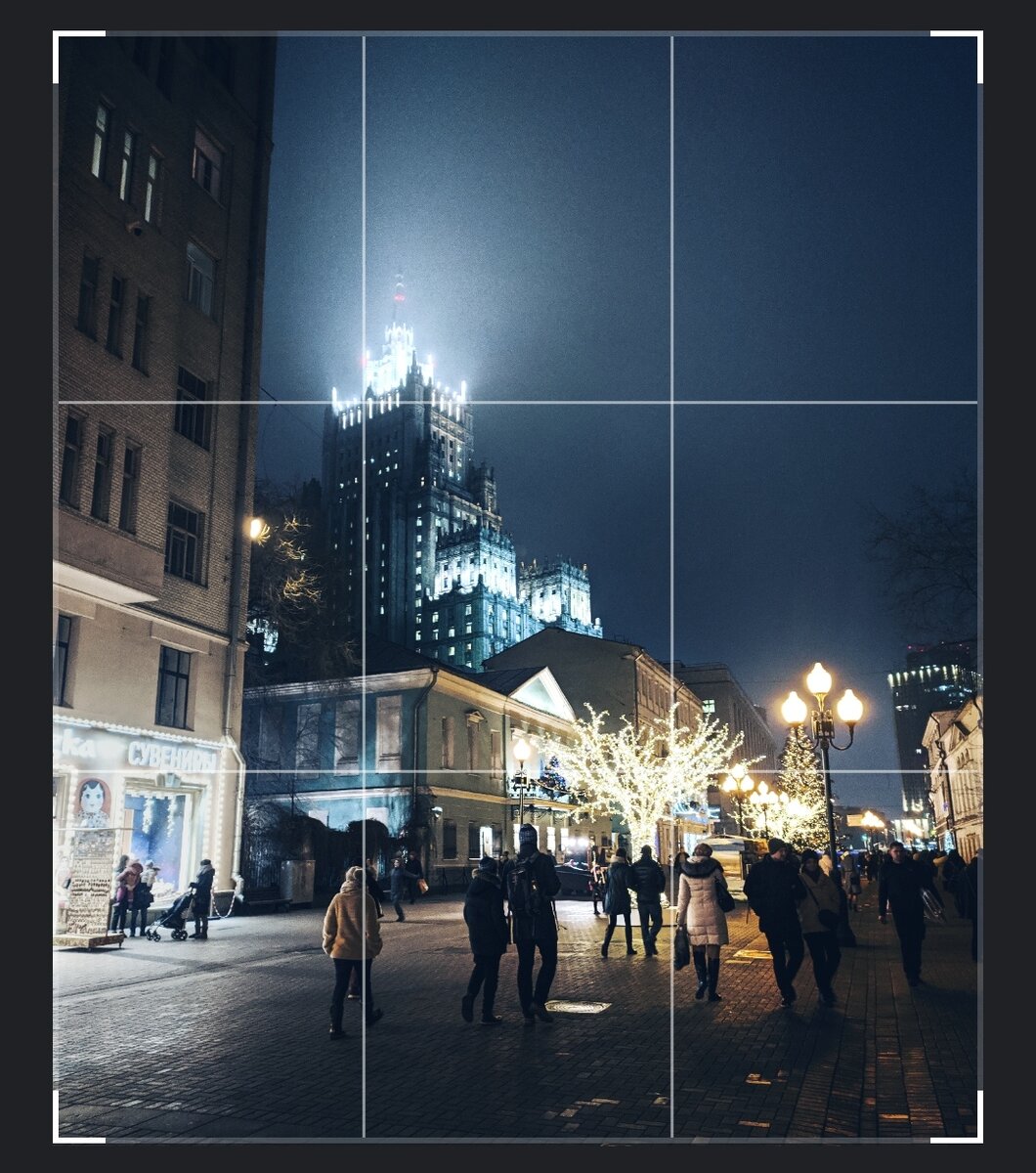 Тут используются правила третей. Важные объекты расположены на пересечениях линий