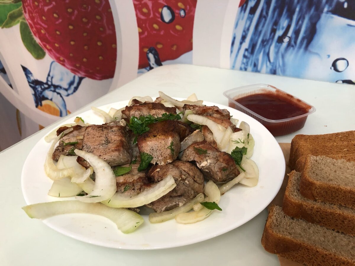 очень нежный и вкусный шашлык.