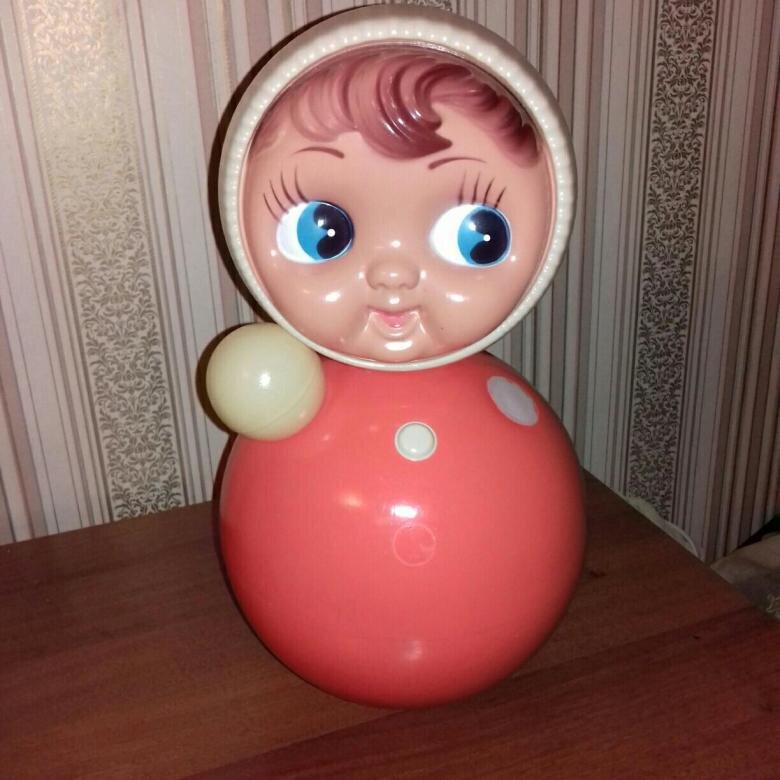 Неваляшка - популярная детская игрушка советского периода