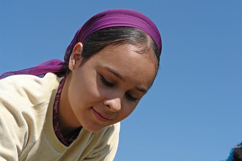 Девушка староверка за работой