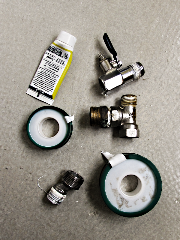 Материалы для герметизации соединений труб.