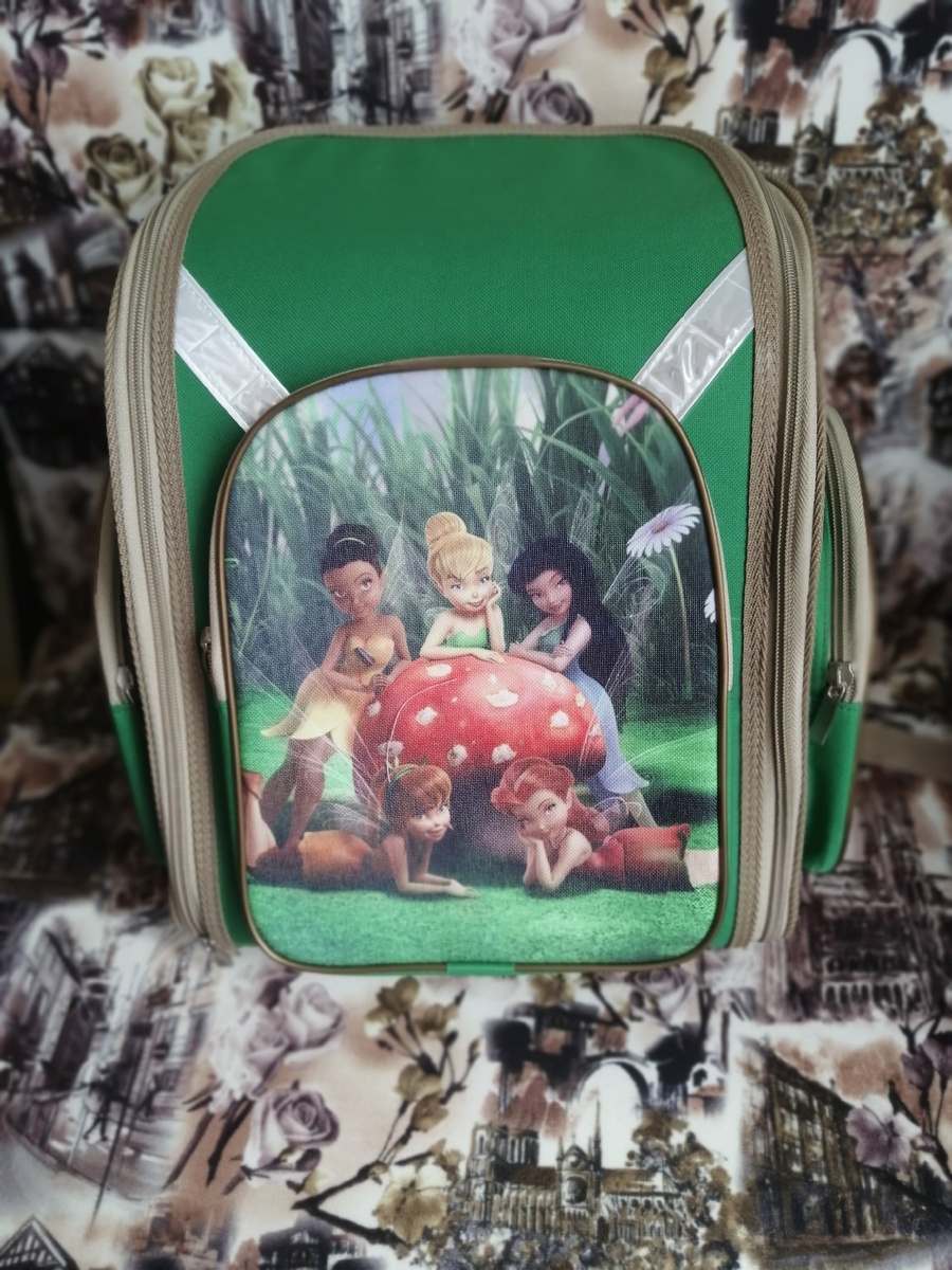 Лицевая сторона и один из кармашков