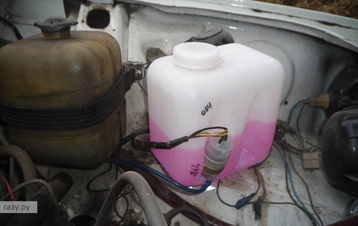 С ВАЗовскими бачками омывателей не возникает никаких проблемФото vaz-2106.ru