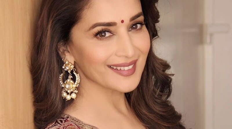 Мадхури Дикшит пленяет своей улыбкой. https://clck.ru/Q3iqB