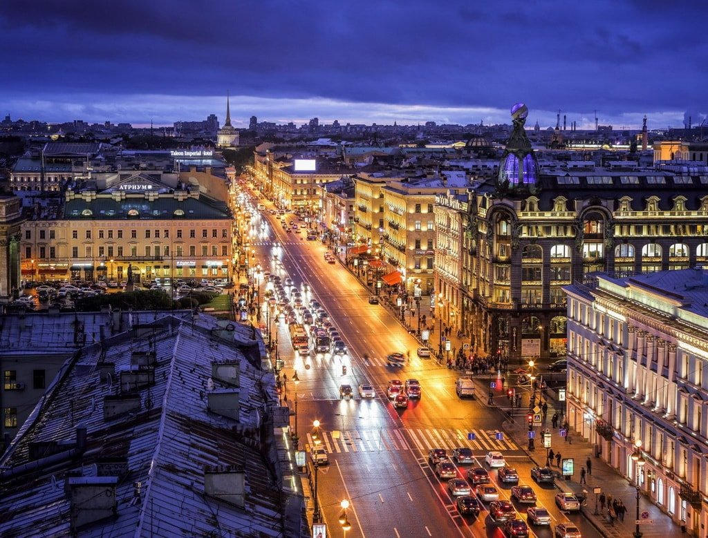 Время в петербурге. Невский проспект Санкт-Петербург. Улица Невский проспект Санкт-Петербург. Невский проспект Санкт-Петербург достопримечательности. Главная улица Санкт-Петербурга Невский проспект