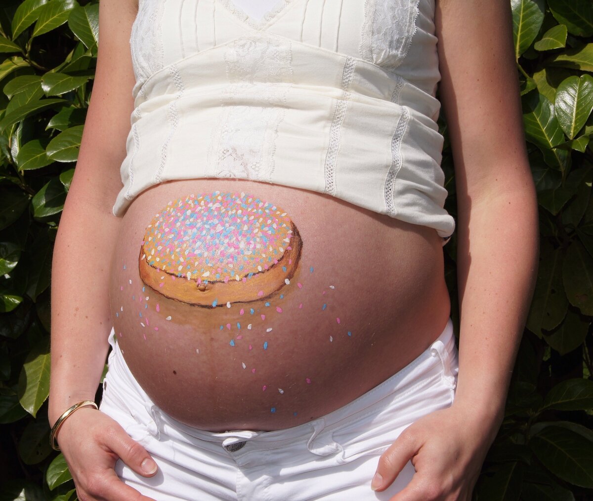 Странные животы у беременных