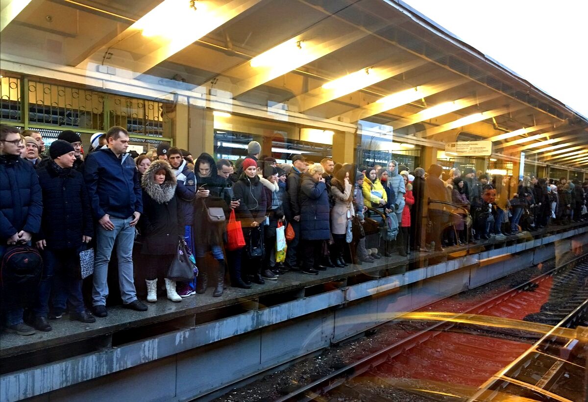 Метро выхино в час пик