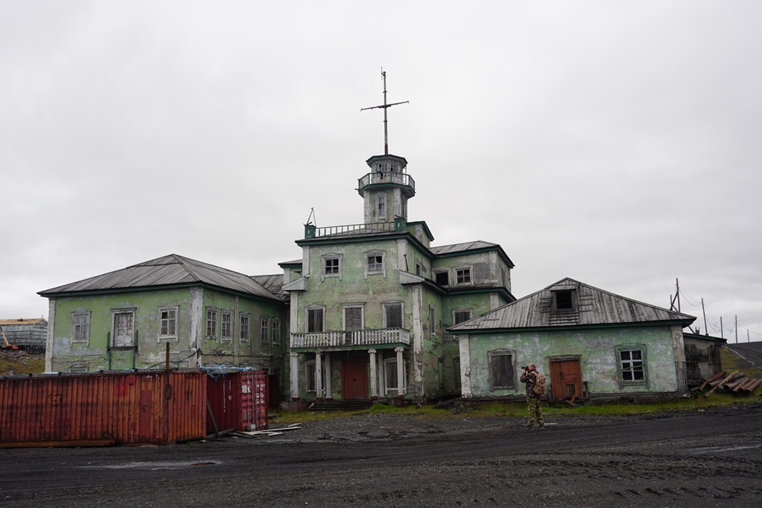 Здание администрации морского порта Диксон, 1939 г. (Фото П.Филина)