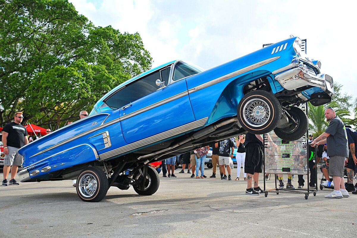 2017-Miami-Lowrider-Super-Show-Hopping-58-Impala