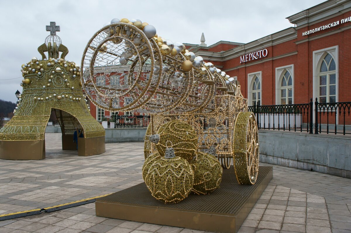 На входе в парк такие вот скульптуры