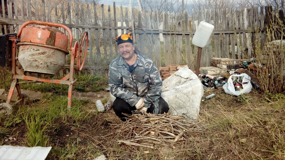 Я у себя на даче думаю какой анекдот вам рассказать следующий