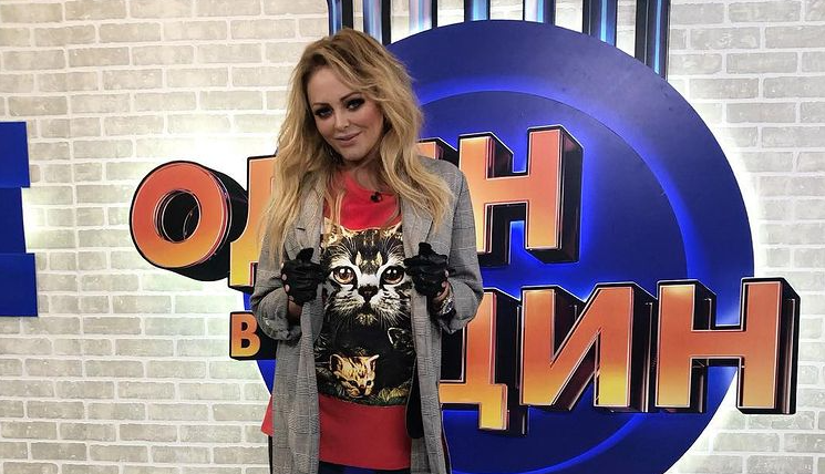 Певица нередко выступала в перчатках, чтобы скрыть пораженные подагрой руки. Источник фото: Instagram