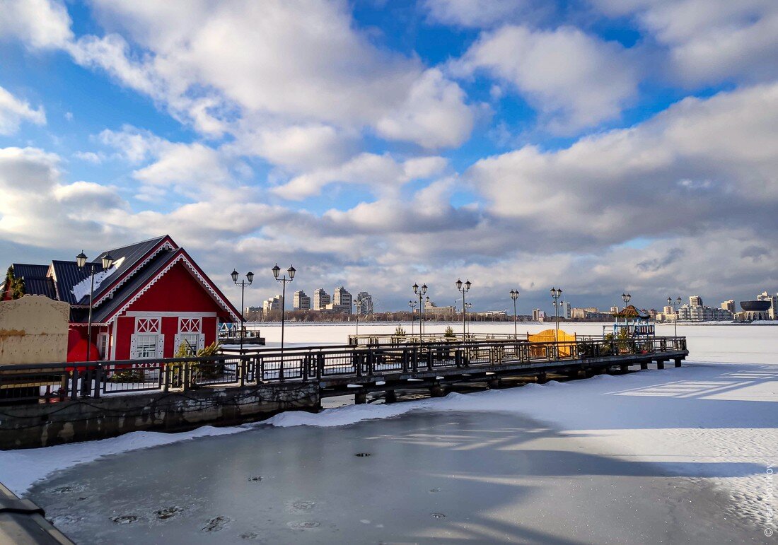 Кремлевская набережная в Казани.