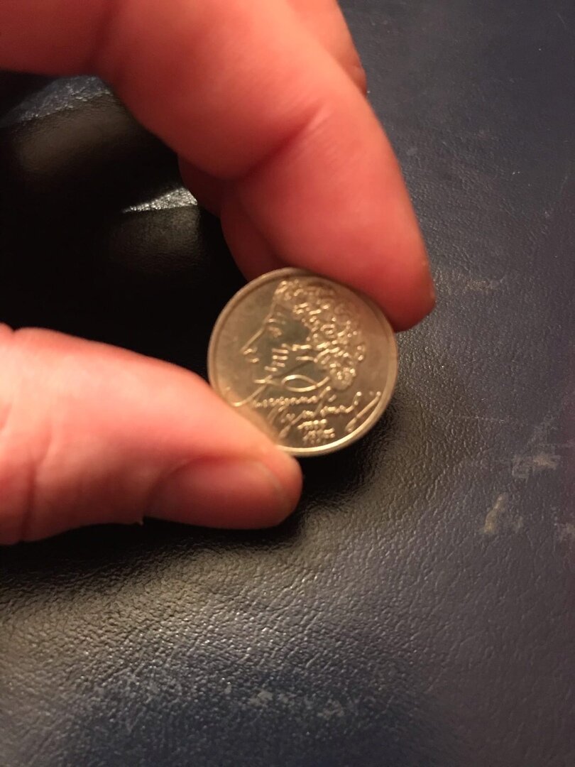 Получил на сдачу рубль с Пушкиным. Сколько такие монеты сейчас стоят ...