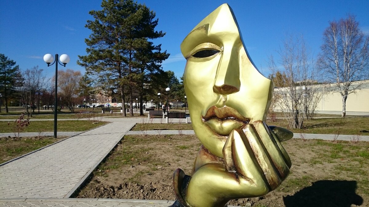 Комсомольск-на-Амуре , сквер у Драмтеатра