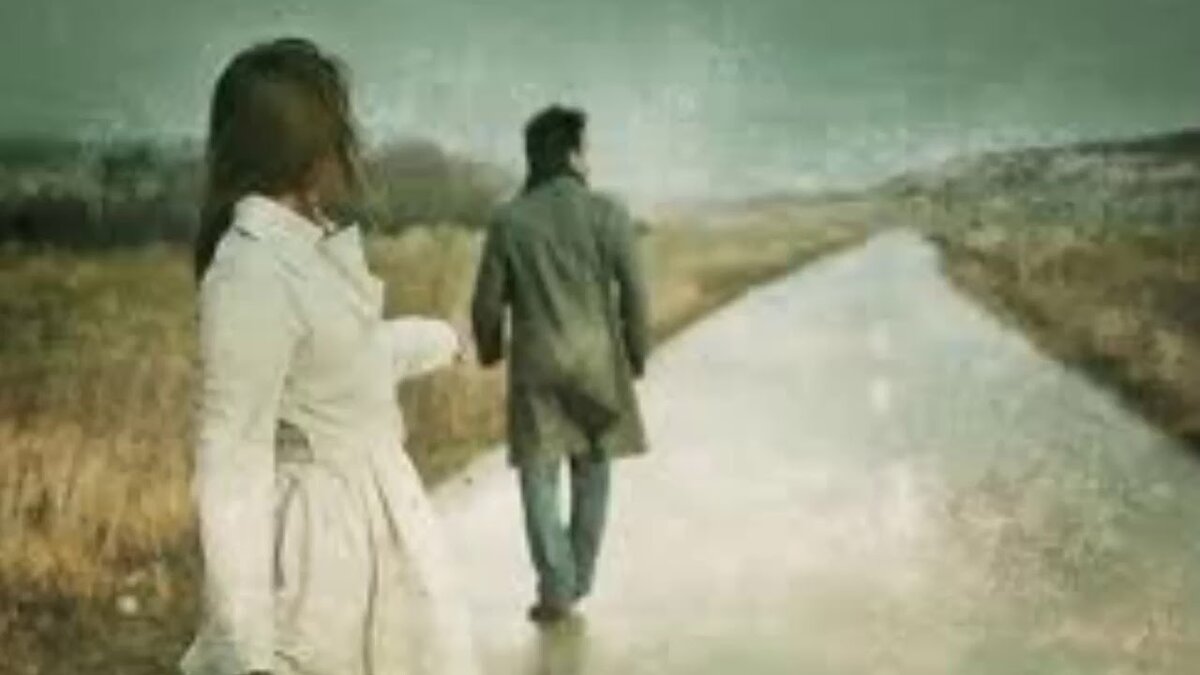 Любые отношения могут завершиться внезапным уходом мужчины из семьи, и женщины начинают искать причины, по которым произошел разрыв. На самом деле в большинстве случаев причина одна. Уход мужчины из семьи не всегда связан с поведением женщины, но в большинстве случаев, к сожалению, именно оба партнера провоцируют разлад. Психологи отмечают, что есть одна веская причина, которая объяснит, почему мужчина решил разорвать отношения, но складывается она из множества мелких факторов.