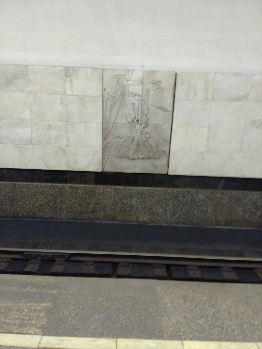 Станция метро "Кузнецкий Мост".  