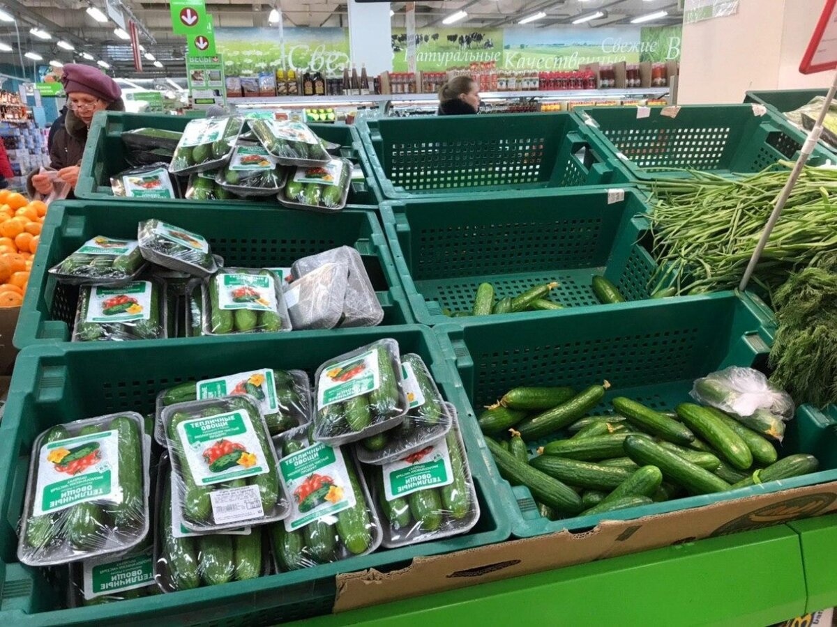 Огурцы на прилавках магазинов фото Primamedia