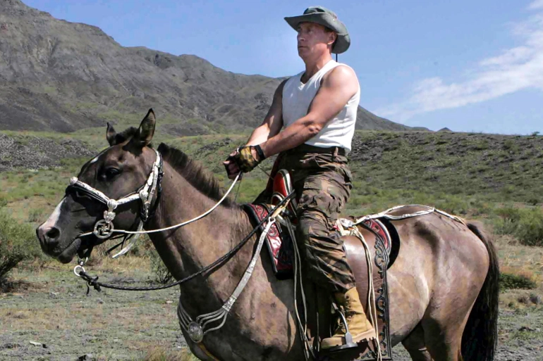 Путин на коне картина