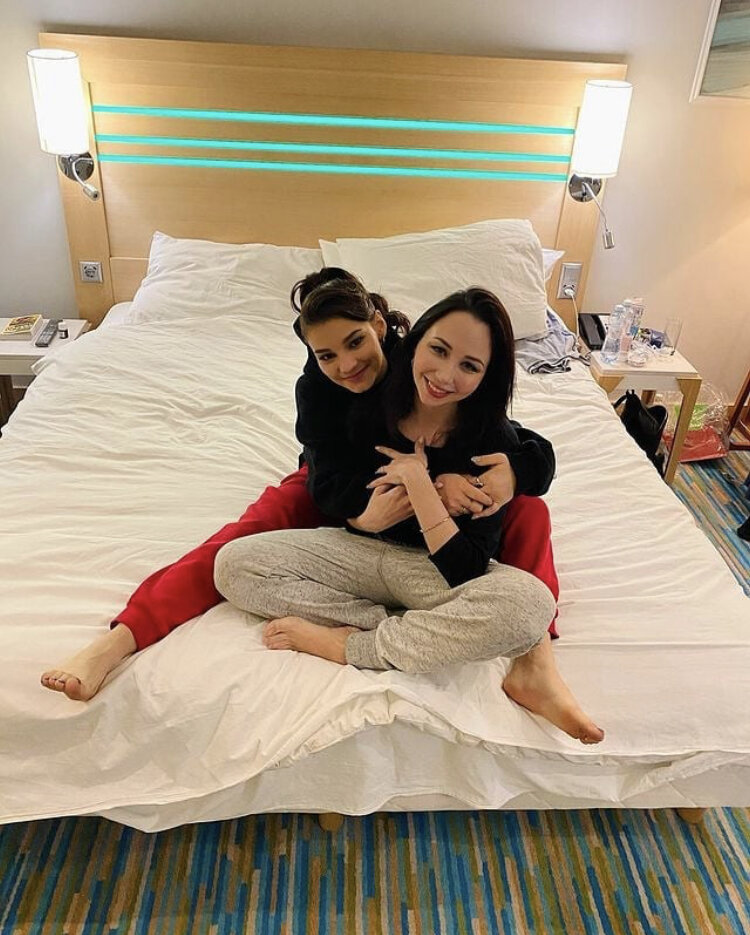 Софья Самодурова и Елизавета Туктамышева после 10 и 7 места на чемпионате России. Из инстаграмма Софьи Самодуровой.