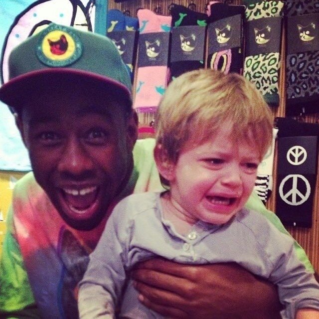 Можно предположить, что Tyler, The Creator вызвал у мальчика смех до слез.