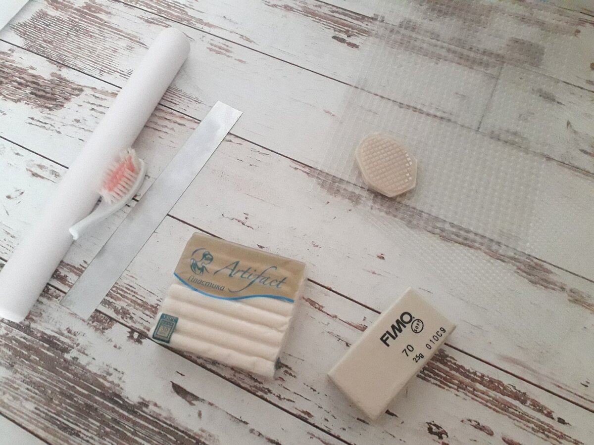 Набор инструментов и глины для вафель. Можно добавить художественную пастель для тонирования вафель.