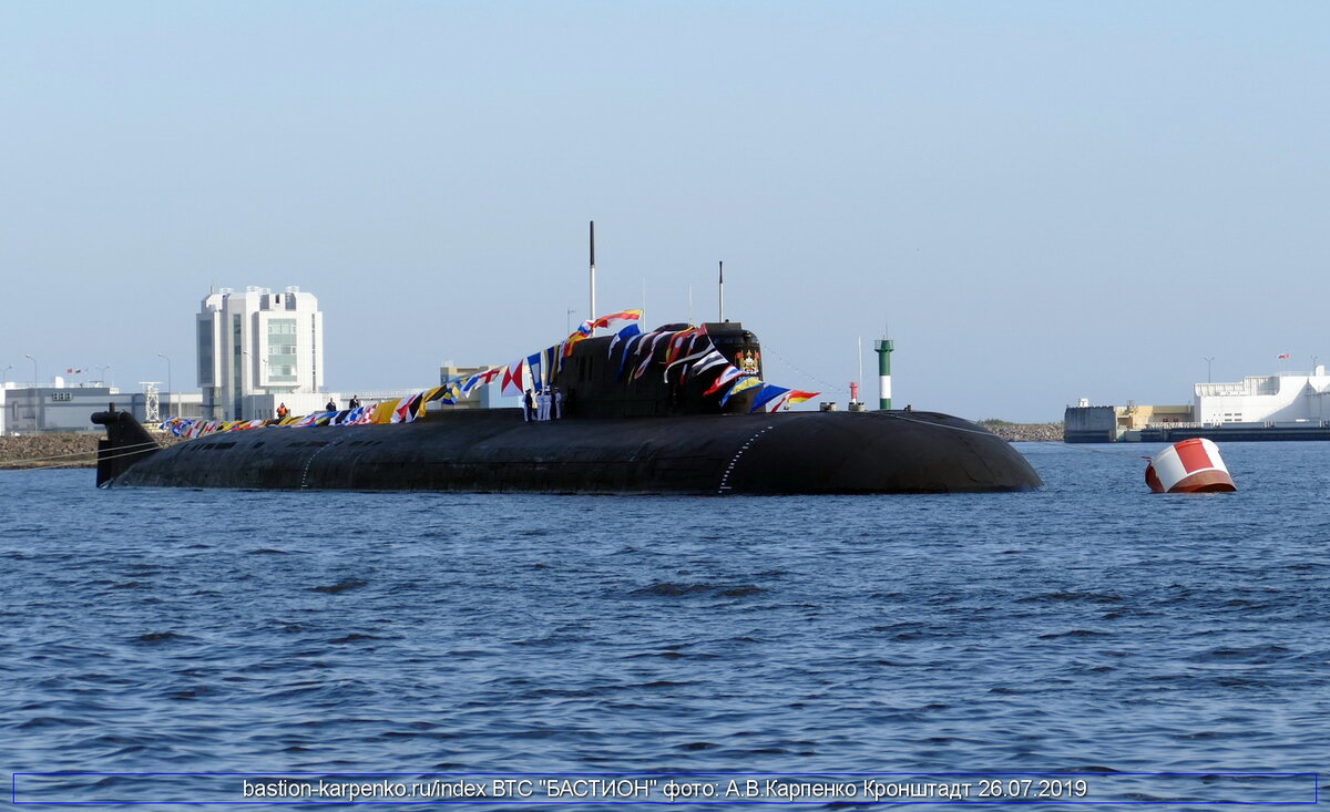 Прогноз кронштадт на 3 дня. Дмитрий Донской подводная лодка в Кронштадте. АПРК Смоленск в Кронштадте. АПЛ Дмитрий Донской на параде в Кронштадте. Подводный крейсер Орел.