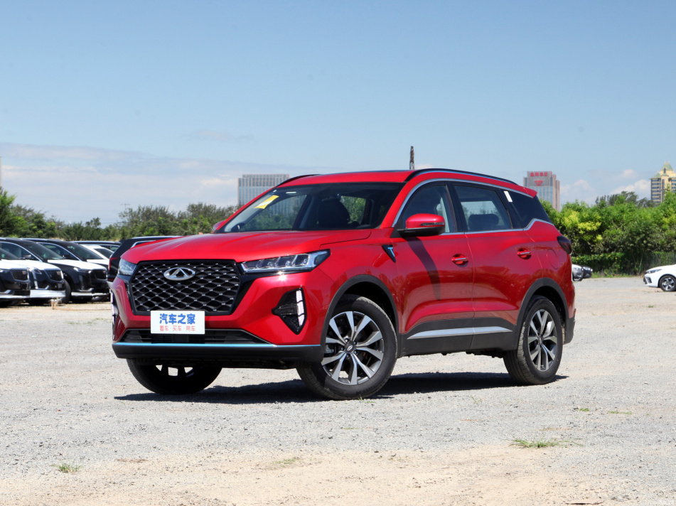 Паркетник Tiggo 7 обзавелся новым салоном и стал умеренным гибридом