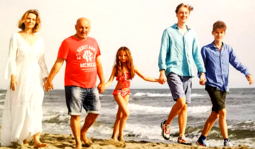 Александра Флоринская с мужем и детьми