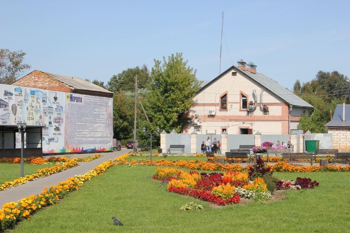 Утро на Базарной площади в г. Нерехта https://goo.su/7MDY