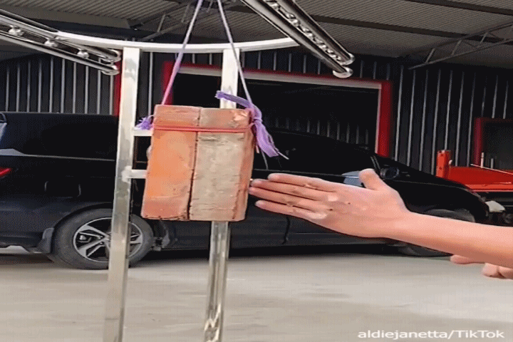 быстрый удар минус два кирпича