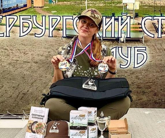 Спортсменка, охотник и блогер. Полный набор в общем... Фото с инстаграмма нашей героини